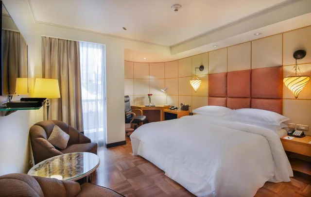 غرفة كلاسيكية بسرير مزدوج بإطلالة على المدينة، Sheraton Abu Dhabi Hotel & Resort 1/10
