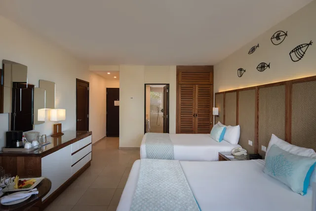 غرفة بسرير كينج بإطلالة على البحر، Impressive Punta Cana 4/8