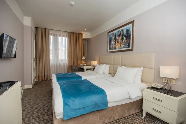 Classic Twin Room:، City Avenue 1/3
