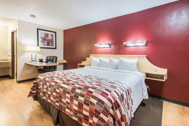 غرفة سوبيريور بسرير كينج، Red Roof Inn Columbus - Grove City 2/5