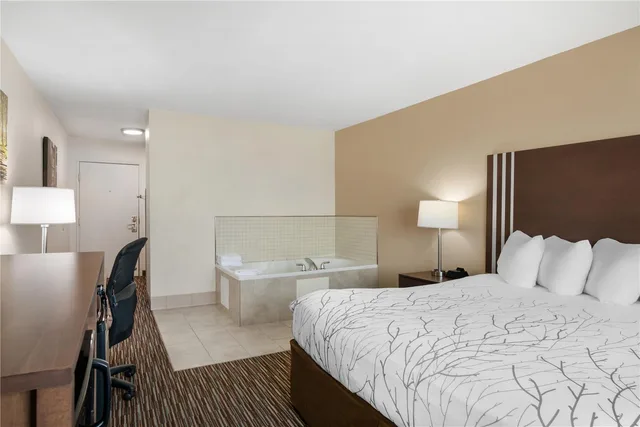 غرفة بسرير كينج بجاكوزي، Best Western Brookfield 2/5