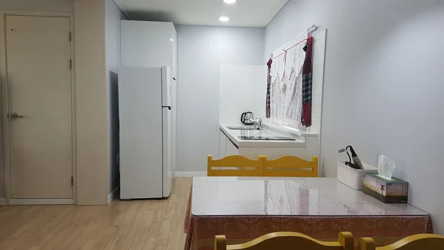 Yolo, Queen Bed، Yolo Pension 3/7