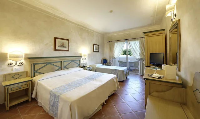 غرفة قياسية بسرير كوين بإطلالة على الحديقة بشرفة، Colonna Resort 2/3