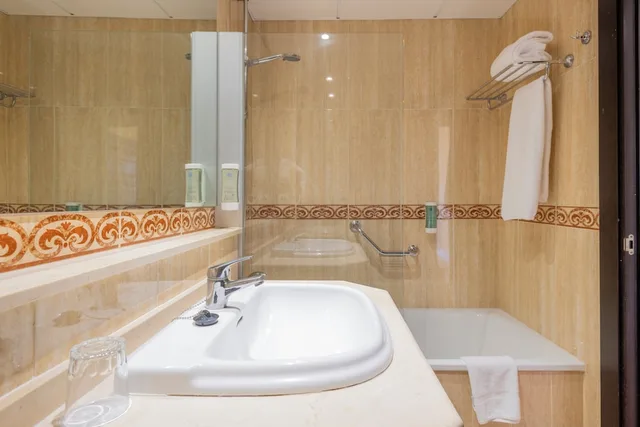 Family, Double Bed, Leonardo Hotel Torremolinos Costa del Sol 7/7