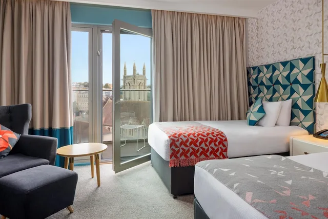 غرفة بسرير كينج وسرير فردي مع سرير إضافي، Hilton Bournemouth 7/10