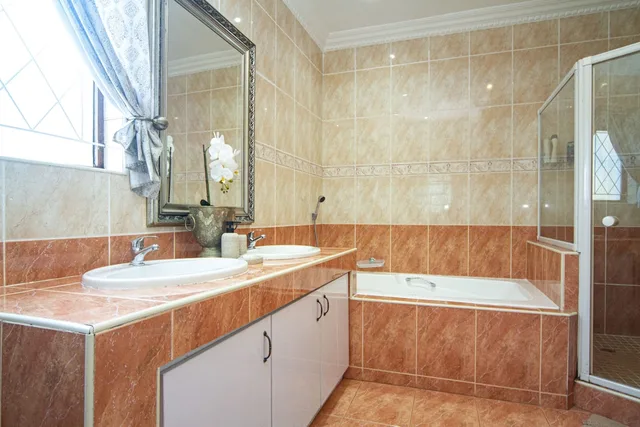 غرفة تنفيذية بسرير كينج وسريرين منفصلين بإطلالة على البحر، La Loggia B&B 5/5