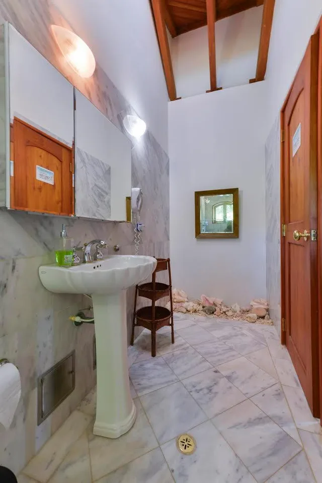 جناح جونيور، Casa Las Palmas 5/5