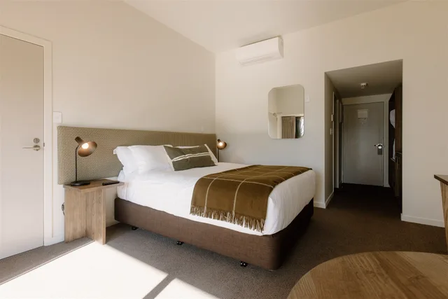 غرفة بسرير مزدوج، Edgewater Hotel 1/5
