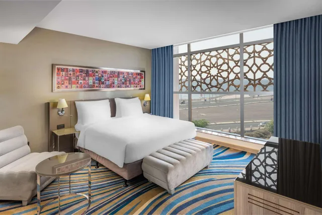 جناح سوبيريور بإطلالة جزئية على البحر مع دخول الصالة، فندق راديسون بلو جدة كورنيش(RADISSON BLU HOTEL, JEDDAH CORNICHE) 4/7