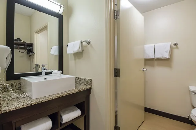 غرفة قياسية بسريرين مزدوجين، Red Roof PLUS Phoenix West 5/7