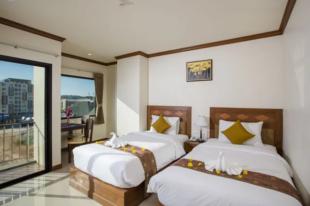 غرفة قياسية بسريرين منفصلين، Airport Resort And Spa 3/10