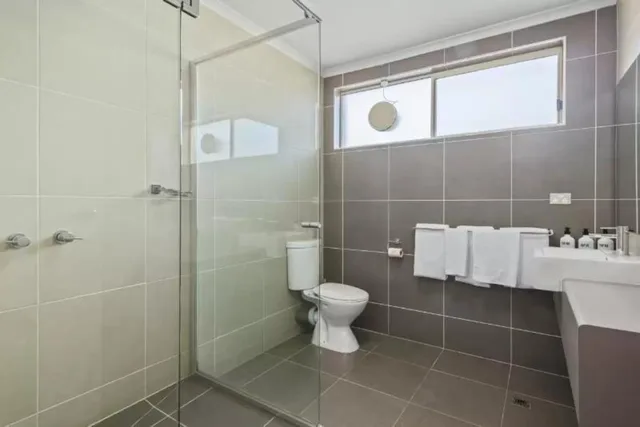 Upgrade, Queen Bed، Comfort Inn Clubarham 3/3