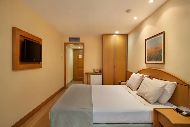Superior, Twin Beds, Windsor Martinique Copacabana 1/3