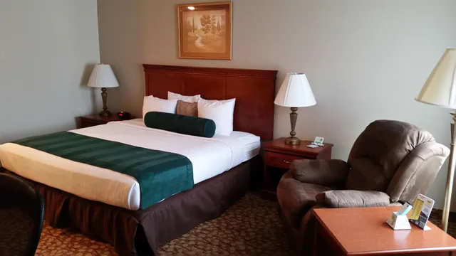 غرفة بسرير كوين، Best Western Plus Mill Creek Inn 2/2