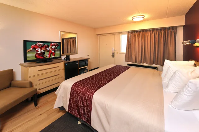 غرفة بسرير كينج، Red Roof Inn Albany Airport 1/2