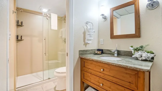غرفة قياسية بسرير كينج بإطلالة على البحر، Glunz Ocean Beach Hotel and Resort 8/10