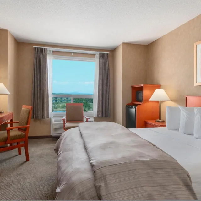استوديو بسرير كينج وسرير كوين، Days Inn Suites By Wyndham Cochrane 3/6