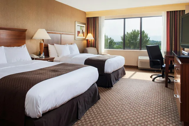 غرفة بسريرين مزدوجين بإطلالة على الجبل لذوي الإعاقة، Doubletree By Hilton Grand Junction 3/4
