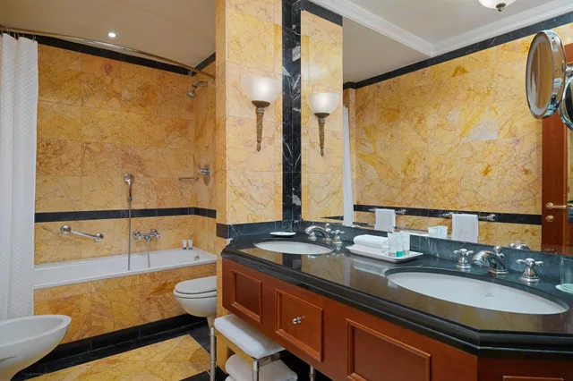 Room, Double Bed, The Westin Excelsior Roma 5/8
