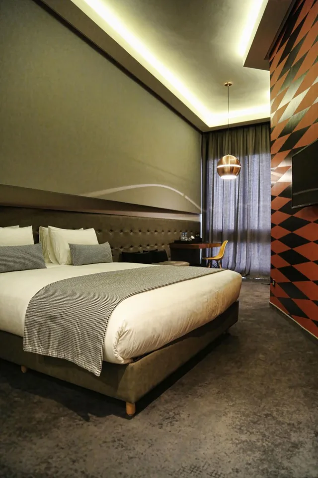 جناح جونيور، Hotel Gauthier 1/7