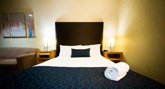 غرفة تنفيذية، Sandown Regency 6/10