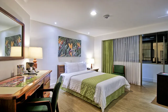 جناح جونيور، Balmoral Hotel 2/3