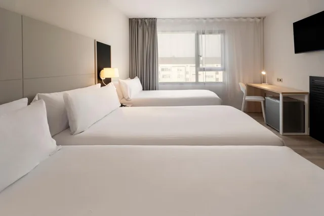 غرفة بسرير مزدوج مع سرير إضافي، B&B HOTEL Vitoria General Alava 3/8