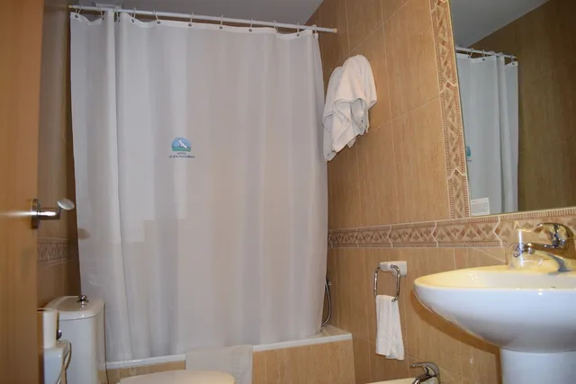 غرفة بسرير مزدوج بإطلالة على البحر بشرفة، Hotel VIDA Playa Paxarinas 5/5