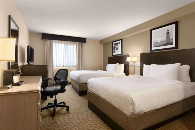غرفة بسريرين كوين، Travelodge Suites by Wyndham Moncton 1/2