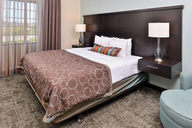 جناح بسرير كينج بغرفة نوم واحدة بمطبخ، Staybridge Suites O Fallon Chesterfield 6/8
