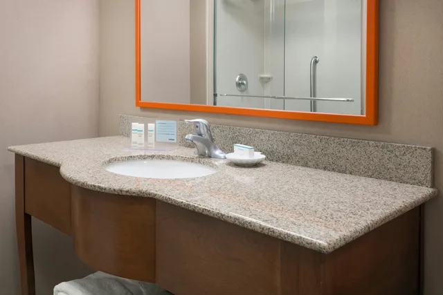 غرفة بسرير كينج، Hampton Inn Springfield South Enfield 3/5