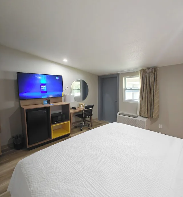 غرفة قياسية بسرير كينج، Days Inn by Wyndham Ocala North 2/10