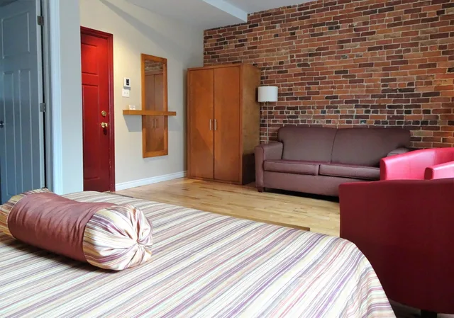 Superior, Double Bed, Hotel Quartier des Spectacles 2/6