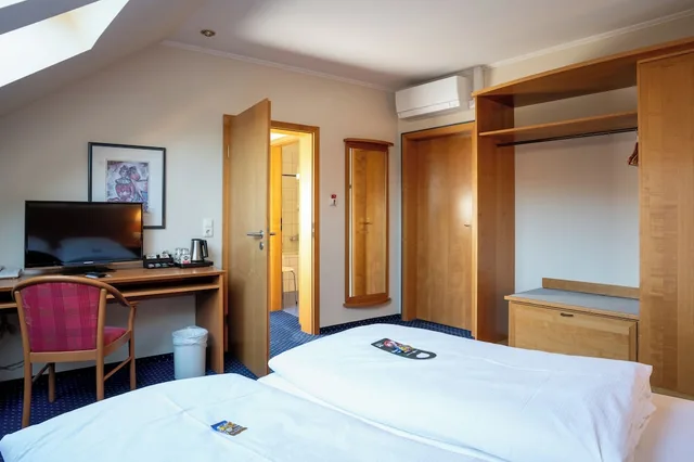 غرفة كومفورت رباعية بسريرين كوين، Hotel Glockenhof Eisenach 4/7