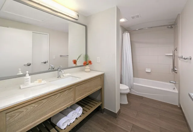 Lanai, Premium, Suite, King Bed, Pool View, The Wayfarer San Diego 4/4