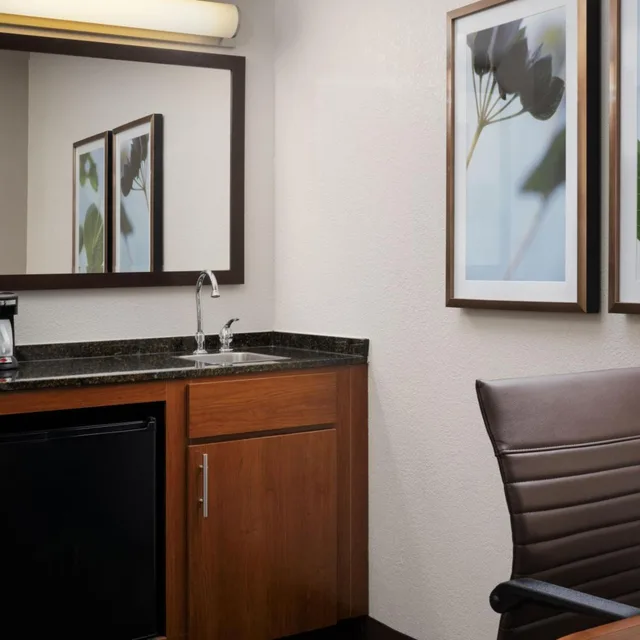 غرفة بسرير كينج مع أريكة، Hyatt Place Columbus/Dublin 5/5