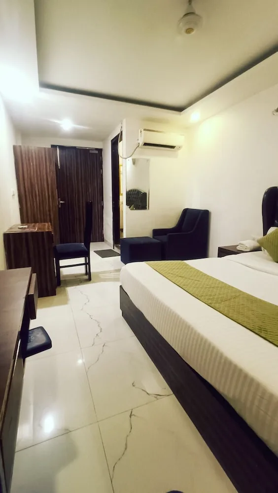 غرفة بريميوم بسرير كينج، Oyo 10274 Hotel Aamara 10/10
