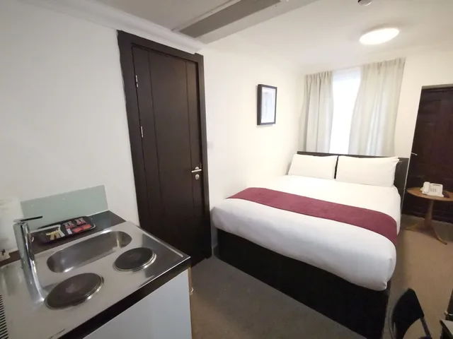 Economy Double Basement room، The Royale Chulan Hyde Park 7/10