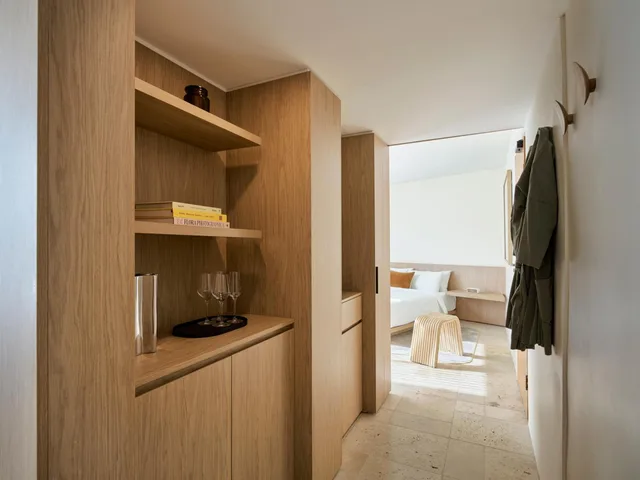 Junior Suite, King Bed, Oxford House 3/3