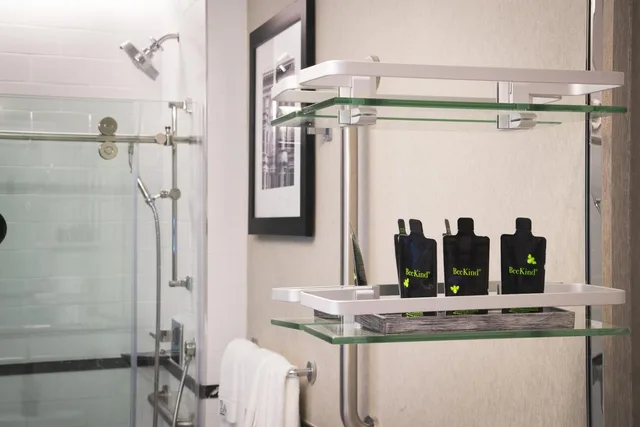 غرفة بسرير كينج لذوي الإعاقة، Hotel 42 3/3