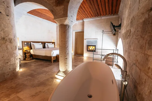 جناح بمسبح خاص، MILLSTONE CAVE SUITES 2/4