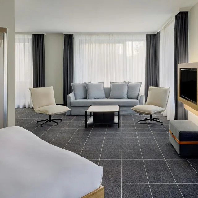 Room, Queen Bed, Sofa, Large, FOUR POINTS FLEX by Sheraton Ratingen Dusseldorf Airport 5/10