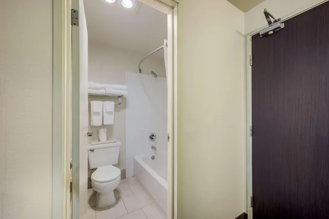 جناح بسرير كينج مع أريكة، Best Western Alderwood 5/5