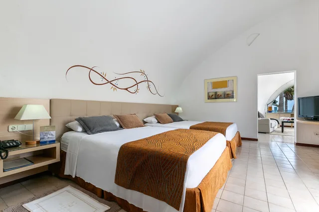 جناح بسريرين كينج بإطلالة على البحر بشرفة، Hotel LIVVO Risco del Gato Suites 1/2