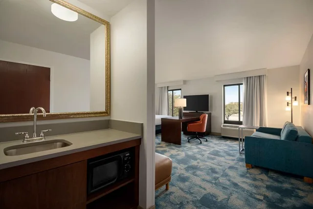 جناح استوديو بسريرين كوين، Hampton Inn Suites San Marcos 2/3