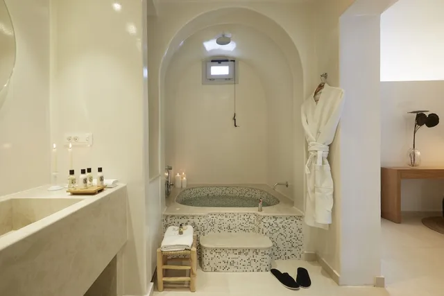 2 Bedrooms, Aphrodite, Villa, King Bed, 3 Beds, Sea View, Sofa, Private Pool، Volcano View Hotel 4/5