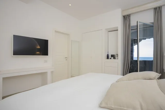 جناح جونيور بسرير كينج بإطلالة على البحر بشرفة، Pagoda Hotel Residence 1/4