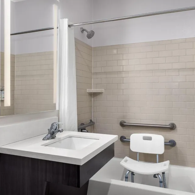 غرفة بسريرين منفصلين لذوي الإعاقة، CANDLEWOOD SUITES ALEXANDRIA 7/7