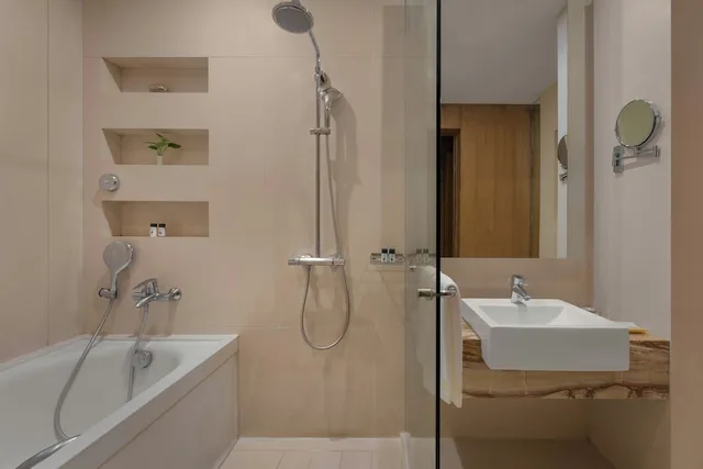 جناح بسرير كينج بإطلالة، Meluha the Fern An Ecotel Hotel 2/2