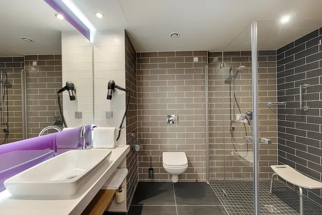 غرفة بسرير مزدوج لذوي الإعاقة، Premier Inn Frankfurt Westend Hotel 6/6